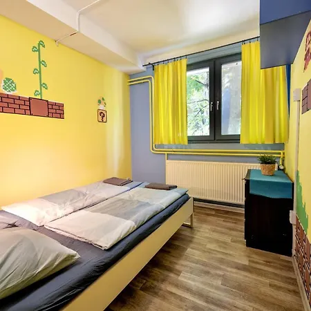 Island (adults Only) Hostel *