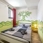 Island (adults Only) Хостел *