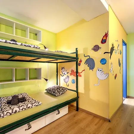 Island (adults Only) Ostello *