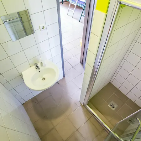 Island (adults Only) Ostello