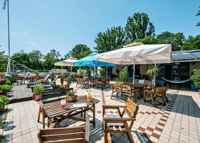 Island (adults Only) Хостел