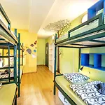 Island (adults Only) Hostel *
