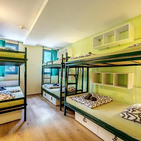 Island (adults Only) Ostello Budapest