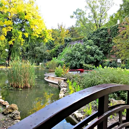 Island (adults Only) Ostello