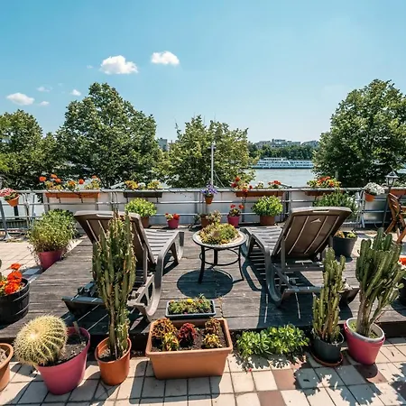 Hostel Island (adults Only) *