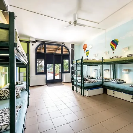 Island (adults Only) Ostello