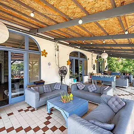 Island (adults Only) Hostel *