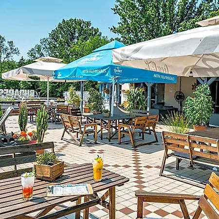 Hostel Island (adults Only) *