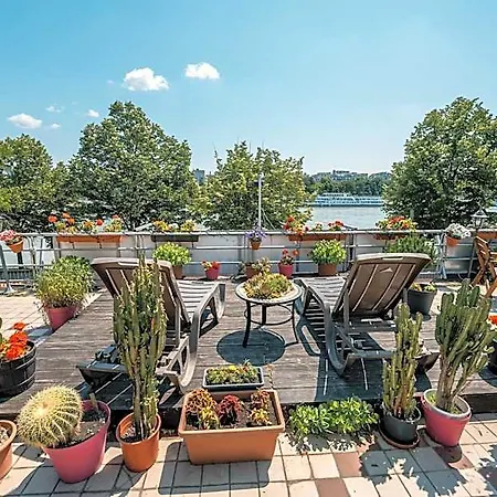 Island (adults Only) Hostel Budapest