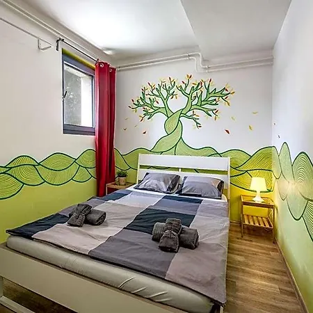 Hostel Island (adults Only) *