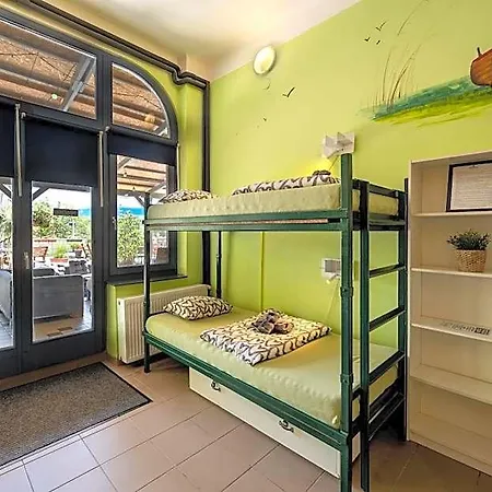 Island (adults Only) Hostel