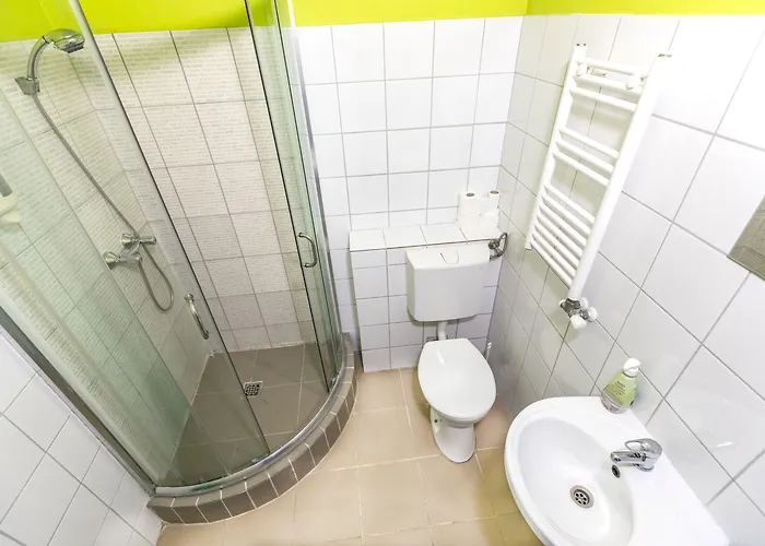 Island (adults Only) Hostel *